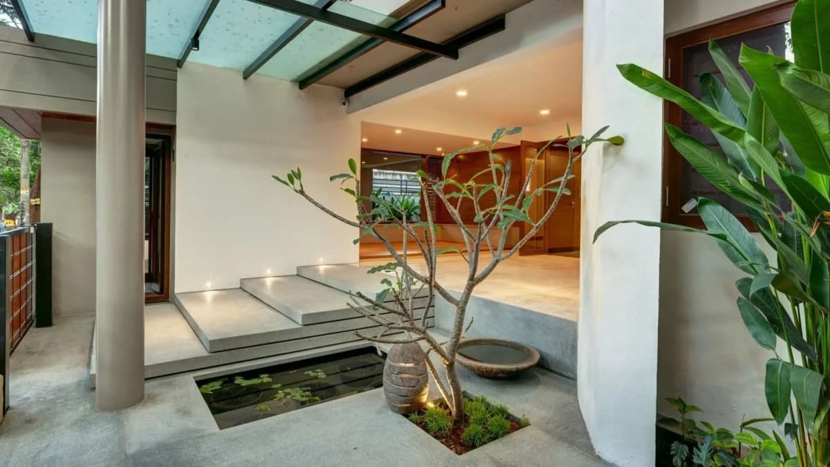 White-Lotus-Aravindaksa-Apartment-in-Indranagr-Bangalore-Apartment-Entrance